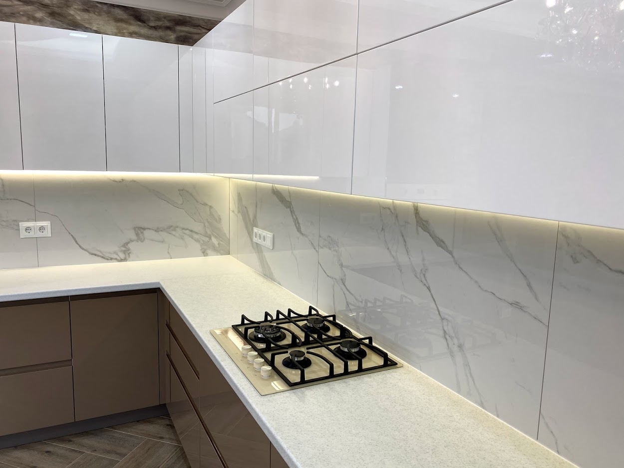 Белый кухонный гарнитур-Кухня МДФ в эмали «Модель 565»-фото3