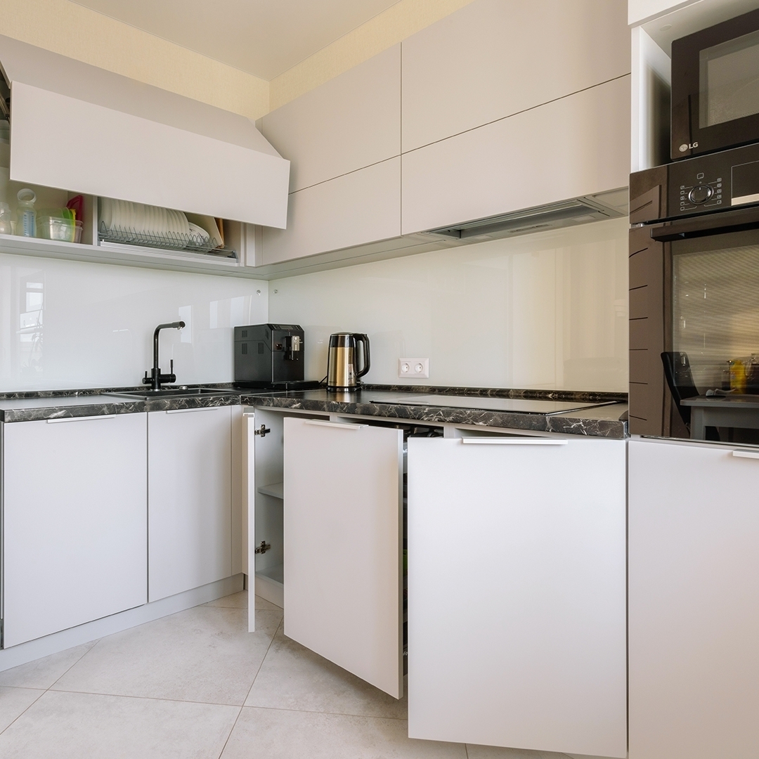 Белый кухонный гарнитур-Кухня из пластика «Модель 610»-фото4