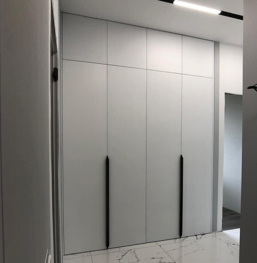 Встроенные распашные шкафы-Белый встроенный распашной шкаф «Модель 47»-фото4
